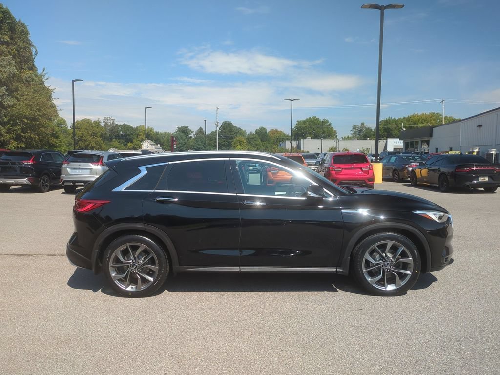 Used 2019 INFINITI QX50 Essential w/ Sensory Package AWD/4WD image 4