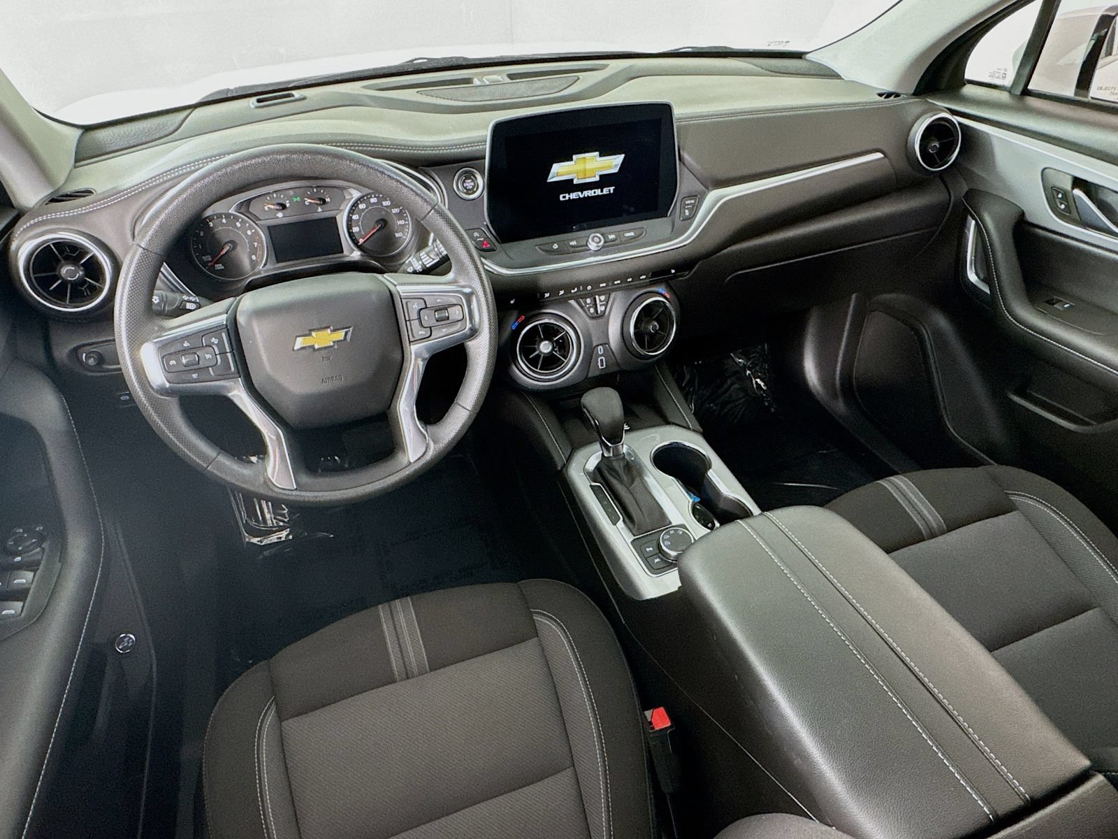 Used 2024 Chevrolet Blazer LT w/ Convenience Package AWD/4WD image 19