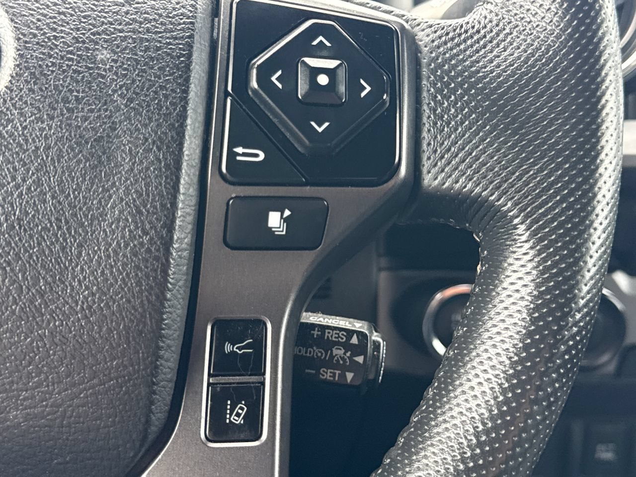 Used 2021 Toyota Tacoma TRD Sport AWD/4WD image 28
