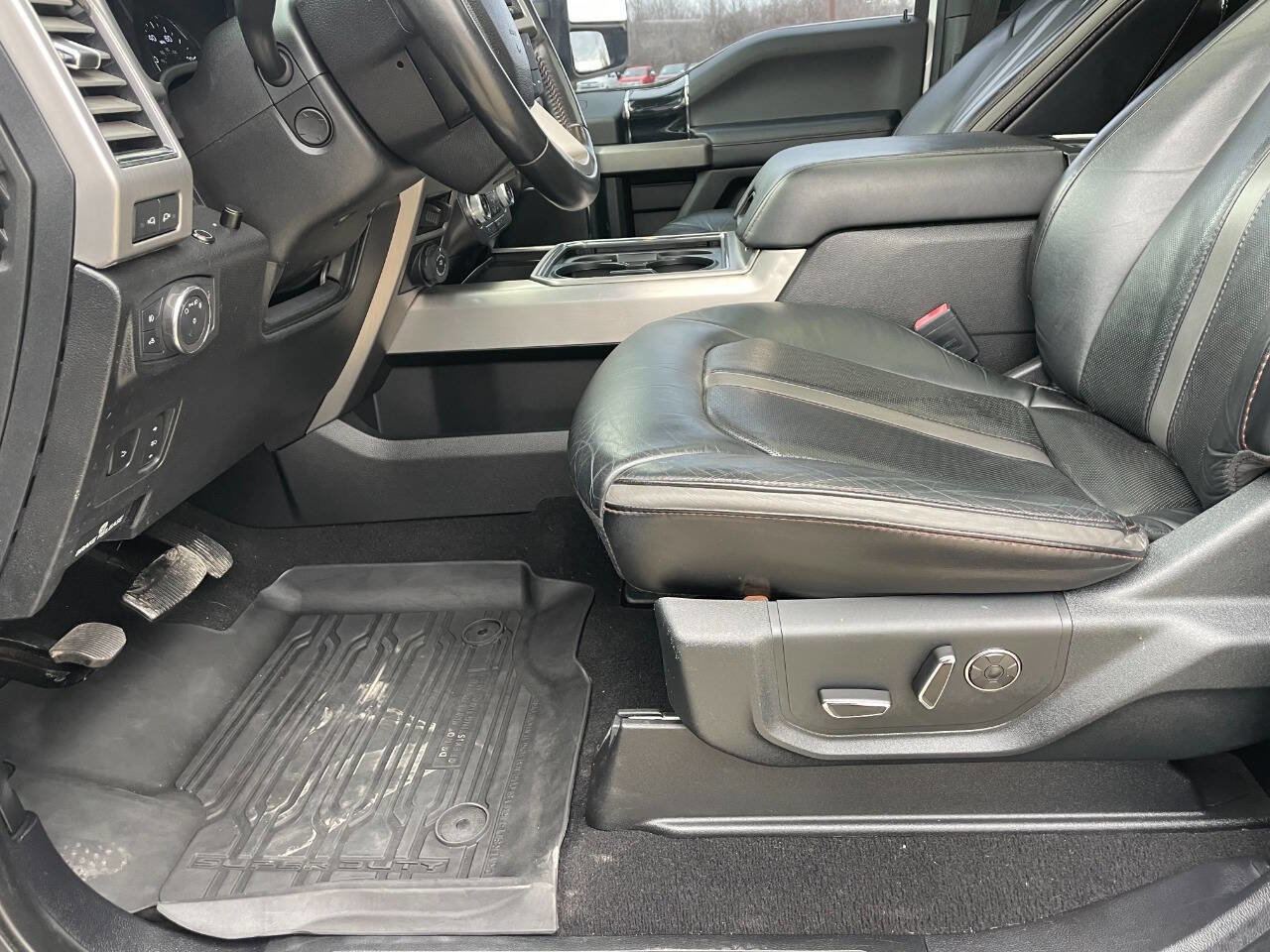 Used 2020 Ford F250 Platinum w/ FX4 Off-Road Package image 24