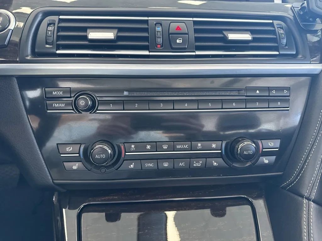 Used 2015 BMW 650i xDrive 650i xDrive Convertible 2D image 12