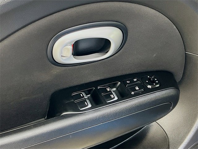 Used 2018 Kia Soul + image 9