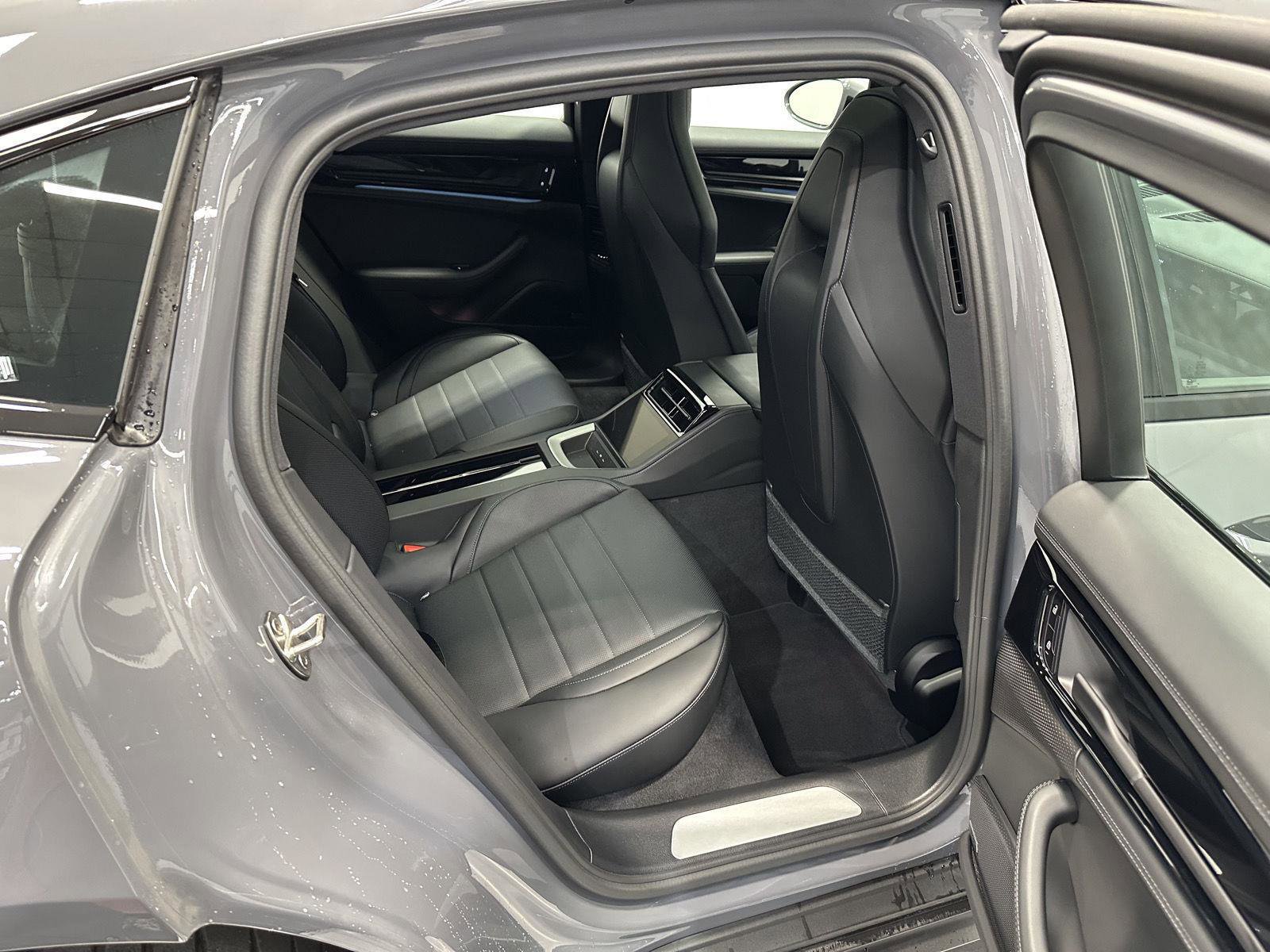 Used 2025 Porsche Panamera 4 image 39