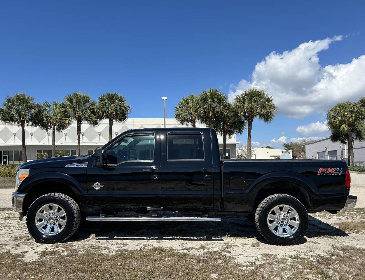 Used 2016 Ford F250 Lariat w/ Lariat Interior Package image 12