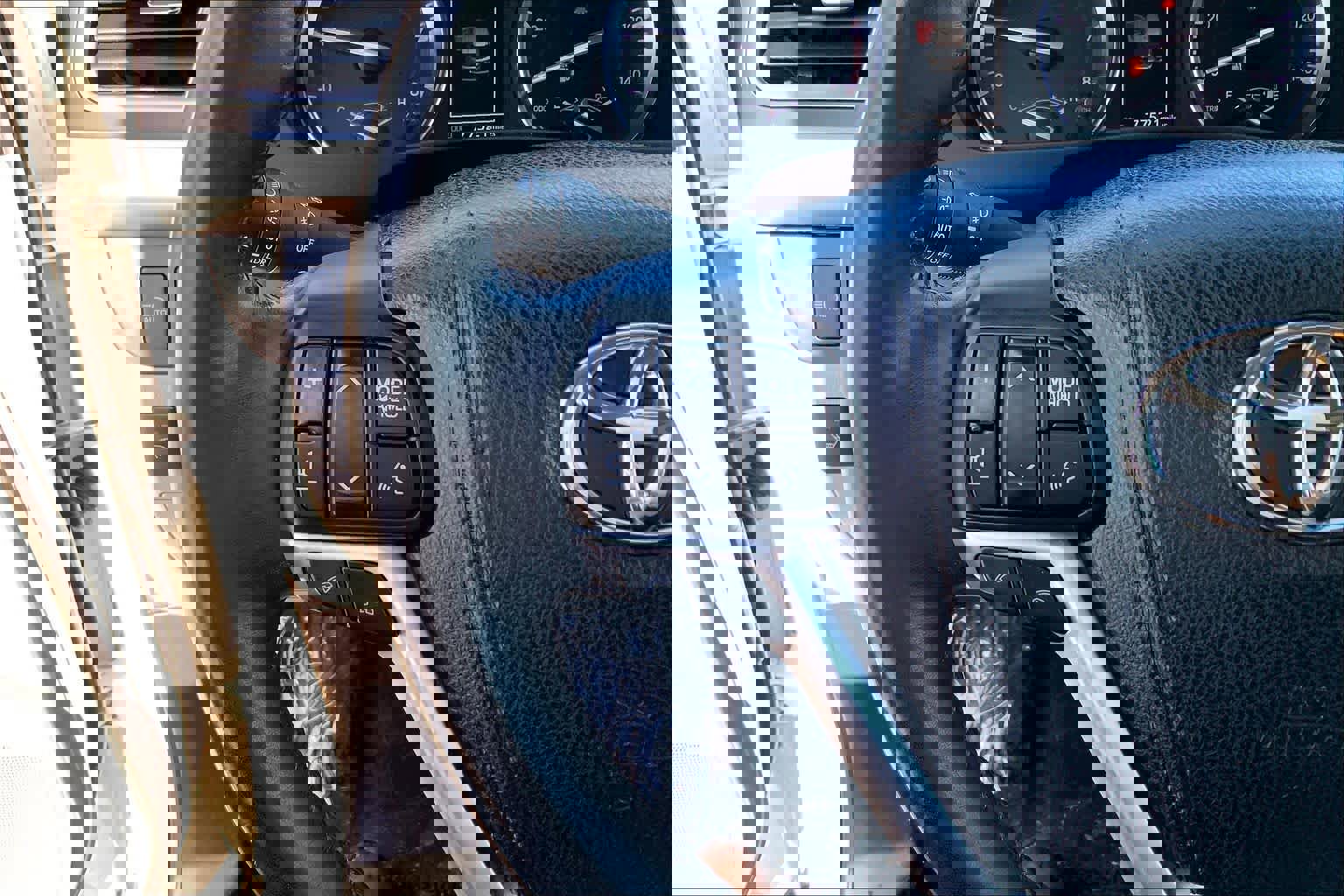 Used 2017 Toyota Highlander XLE image 22