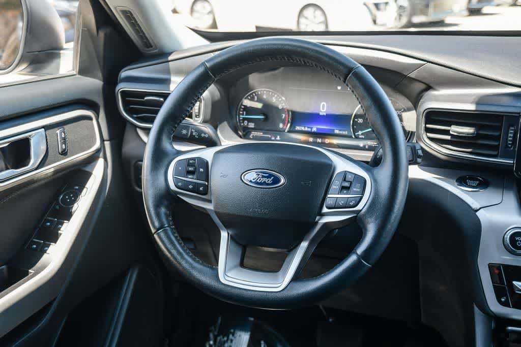 Used 2023 Ford Explorer XLT w/ Equipment Group 202A RWD image 12