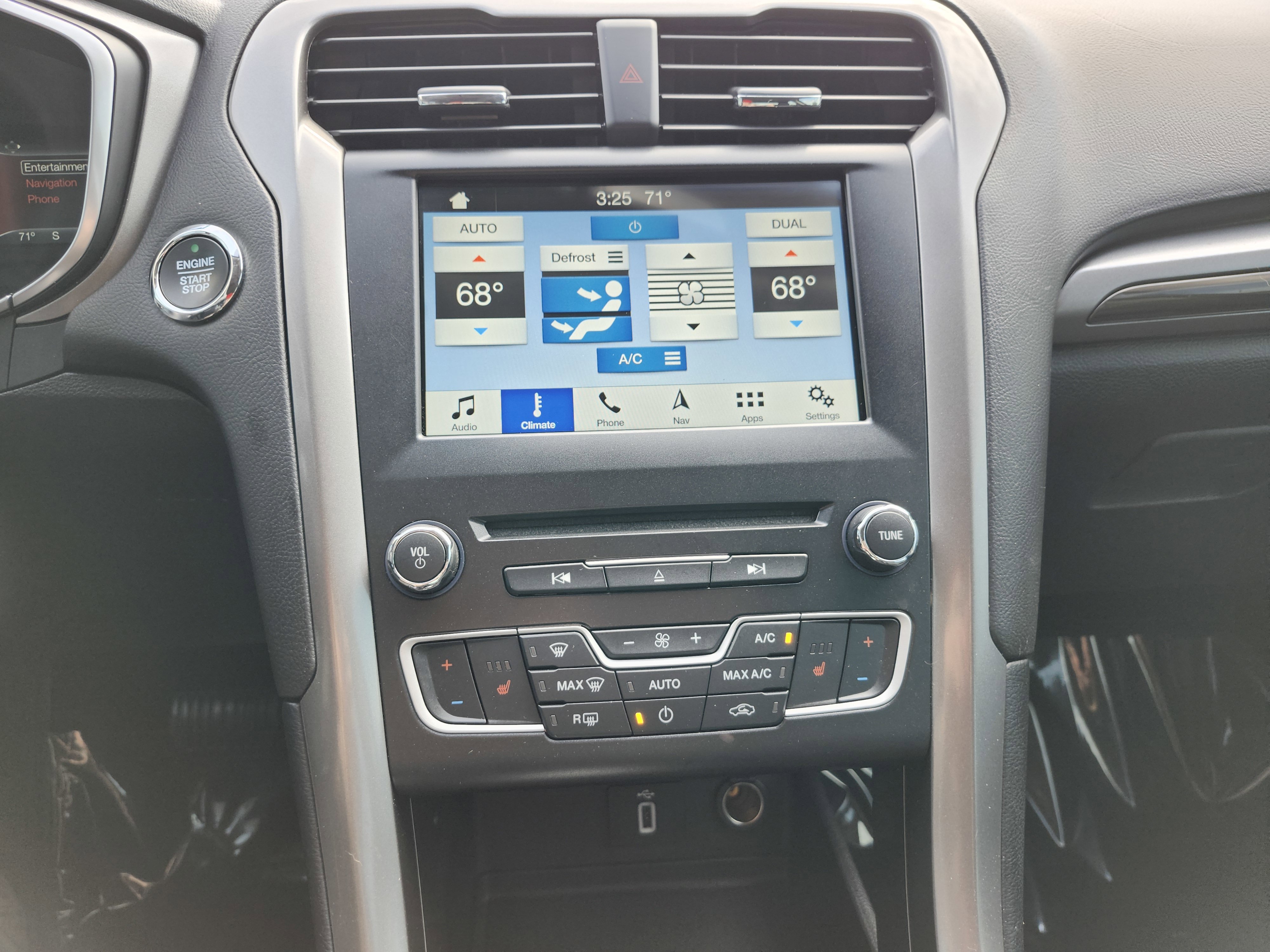 Used 2018 Ford Fusion SE w/ Fusion SE Technology Package image 34
