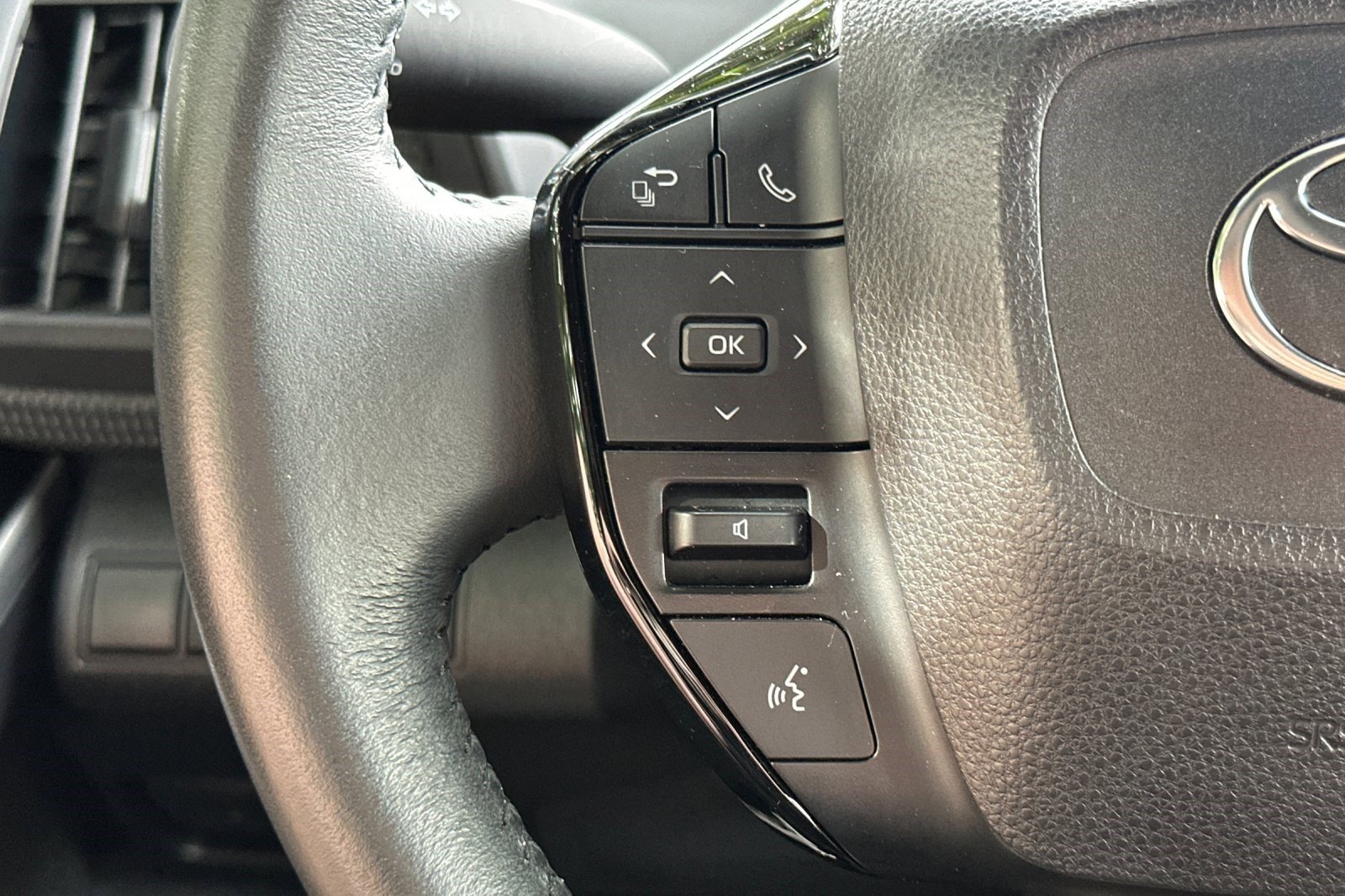 Used 2023 Toyota bZ4X XLE w/ Weather Package image 29