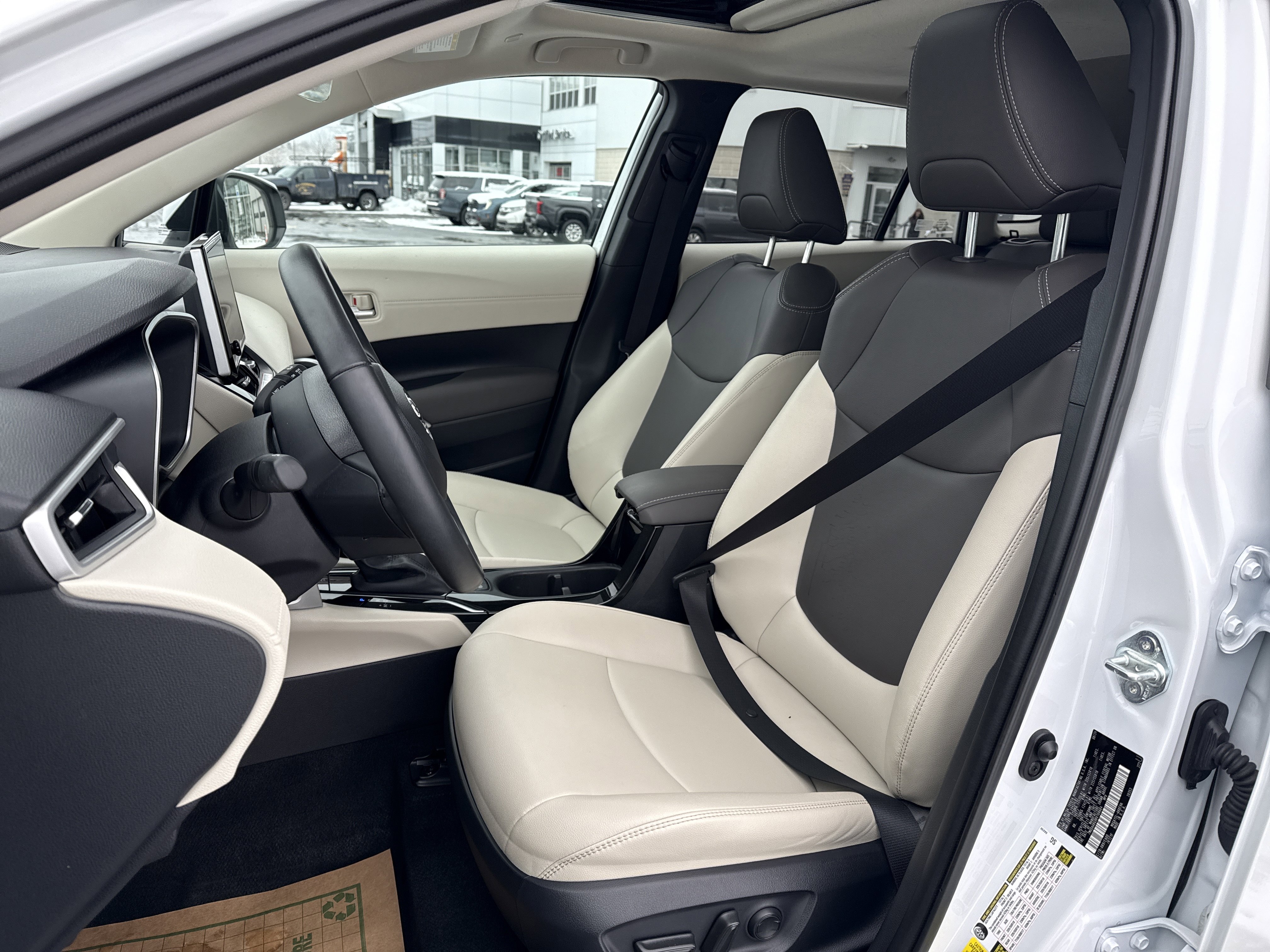 Used 2024 Toyota Corolla Cross XLE w/ Convenience Package image 22