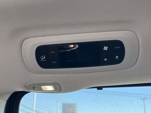 Used 2023 Chrysler Pacifica Limited image 20