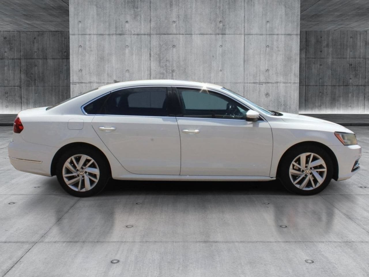 Used 2018 Volkswagen Passat 2.0T SE FWD image 8