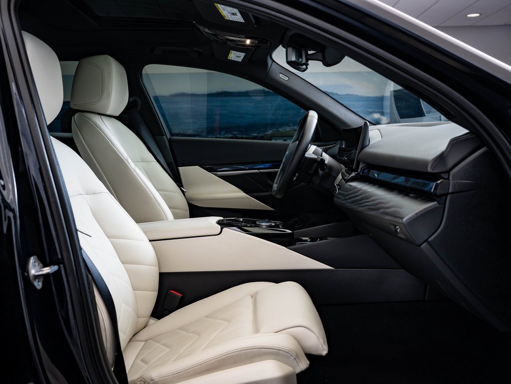 Used 2024 BMW i5 M60 w/ Premium Package image 26