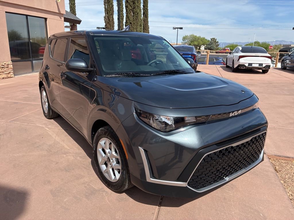 Certified 2025 Kia Soul LX w/ LX Technology Package FWD image 10