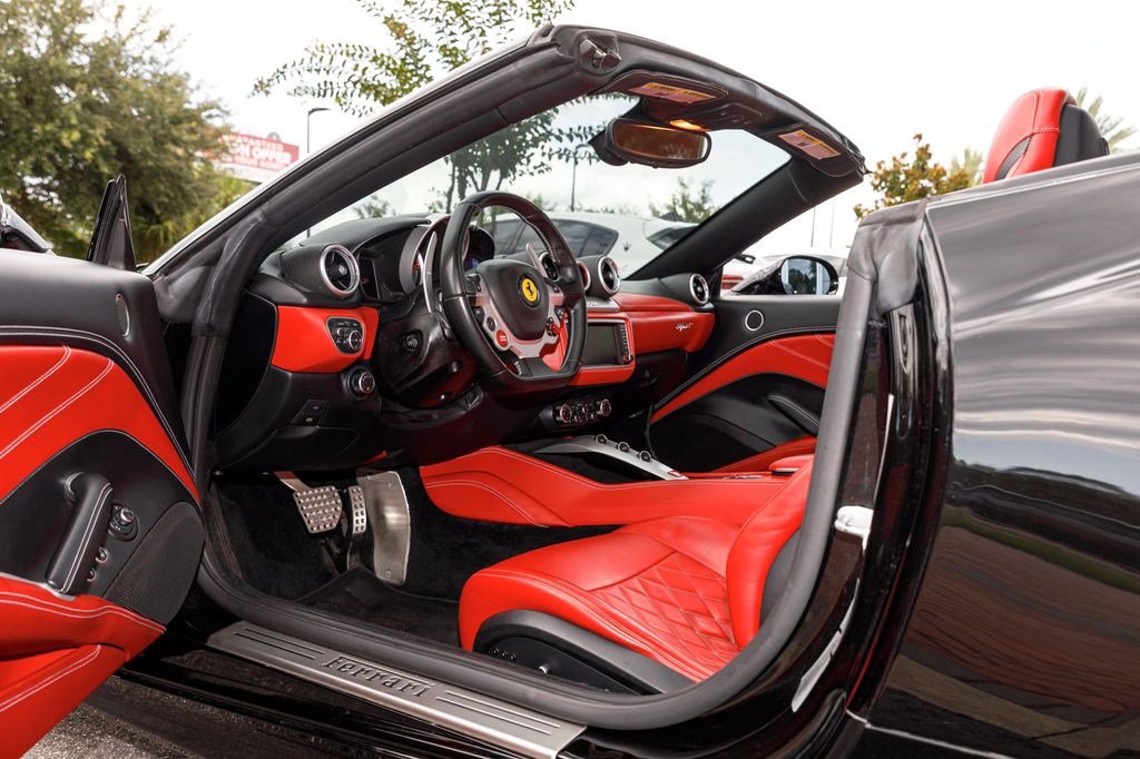 Used 2017 Ferrari California T RWD image 23