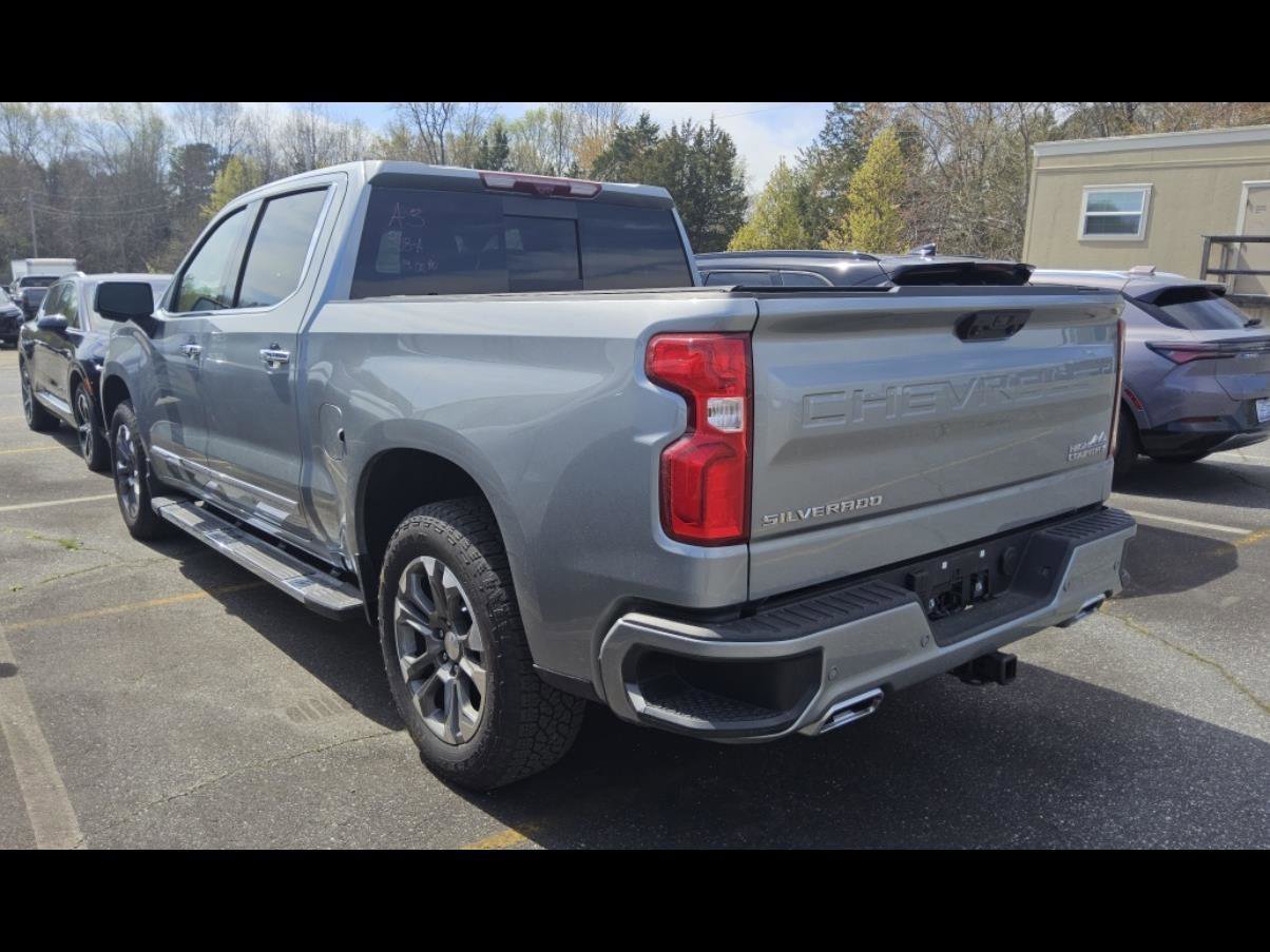 Used 2025 Chevrolet Silverado 1500 High Country w/ Technology Package image 5