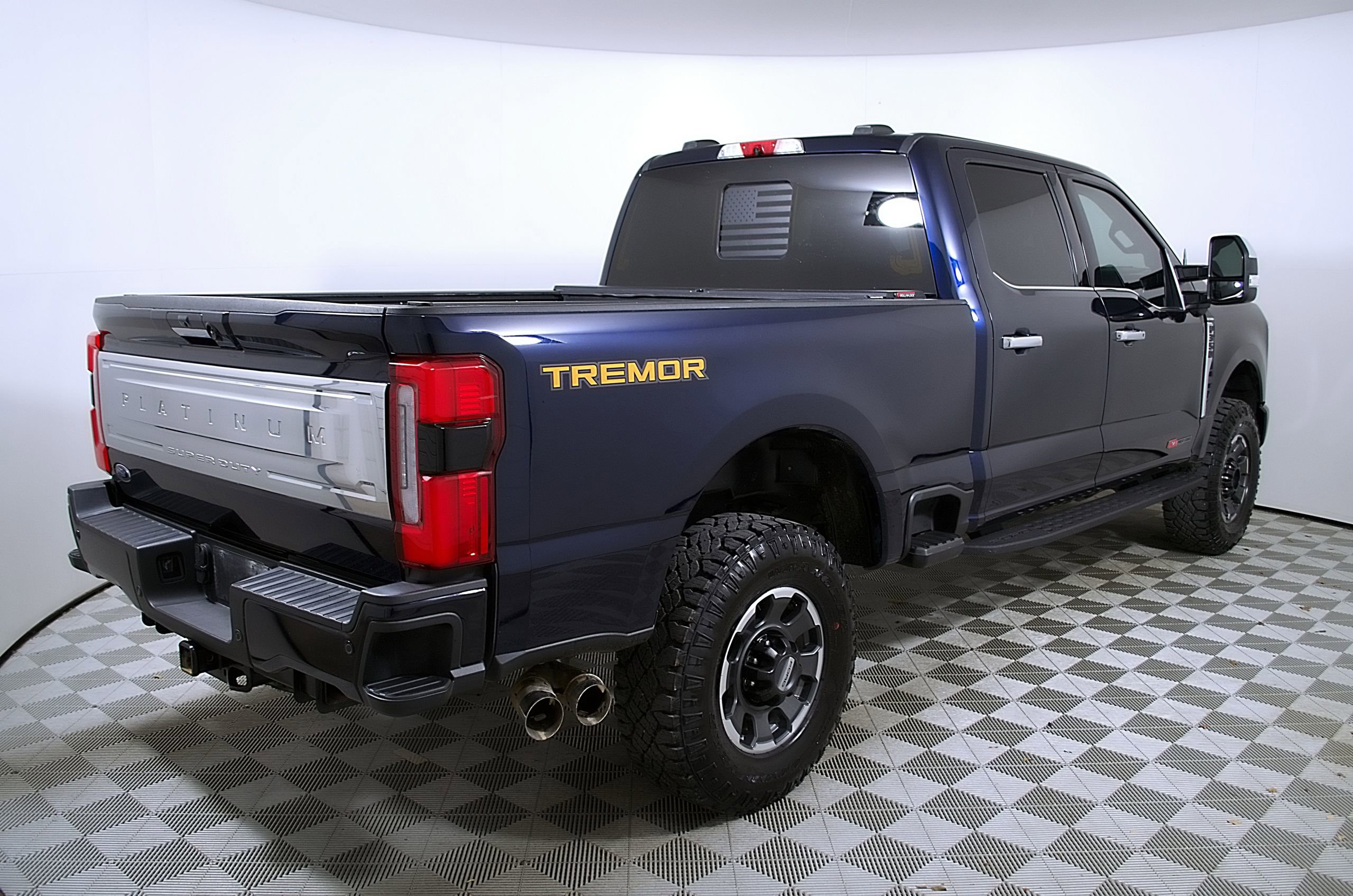 Used 2023 Ford F350 Platinum w/ Tremor Off-Road Package AWD/4WD image 8