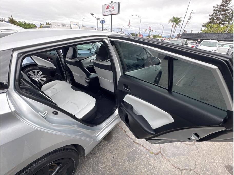 Used 2019 Toyota Prius XLE w/ Carpet Mat Package FWD image 26