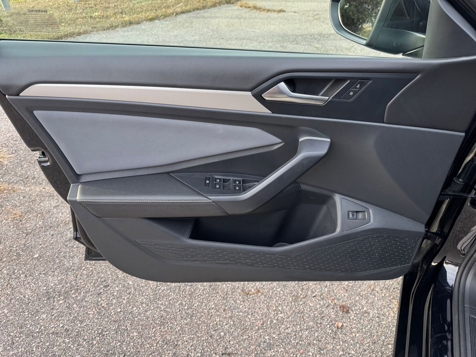 Used 2025 Volkswagen Jetta SE image 18