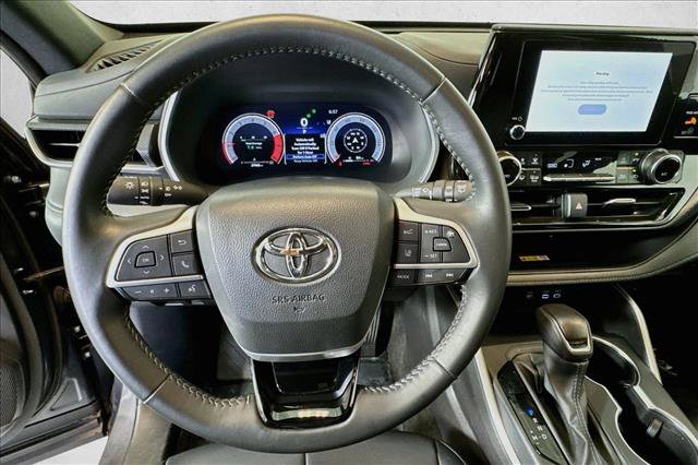 Used 2025 Toyota Highlander XSE AWD/4WD image 11