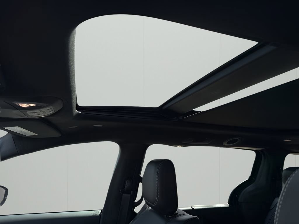 New 2025 Chrysler Pacifica Select AWD/4WD image 34