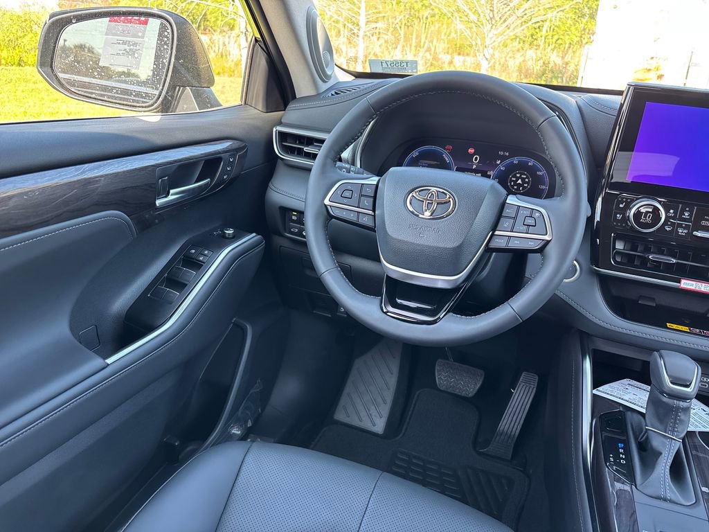 New 2026 Toyota Highlander Platinum image 28