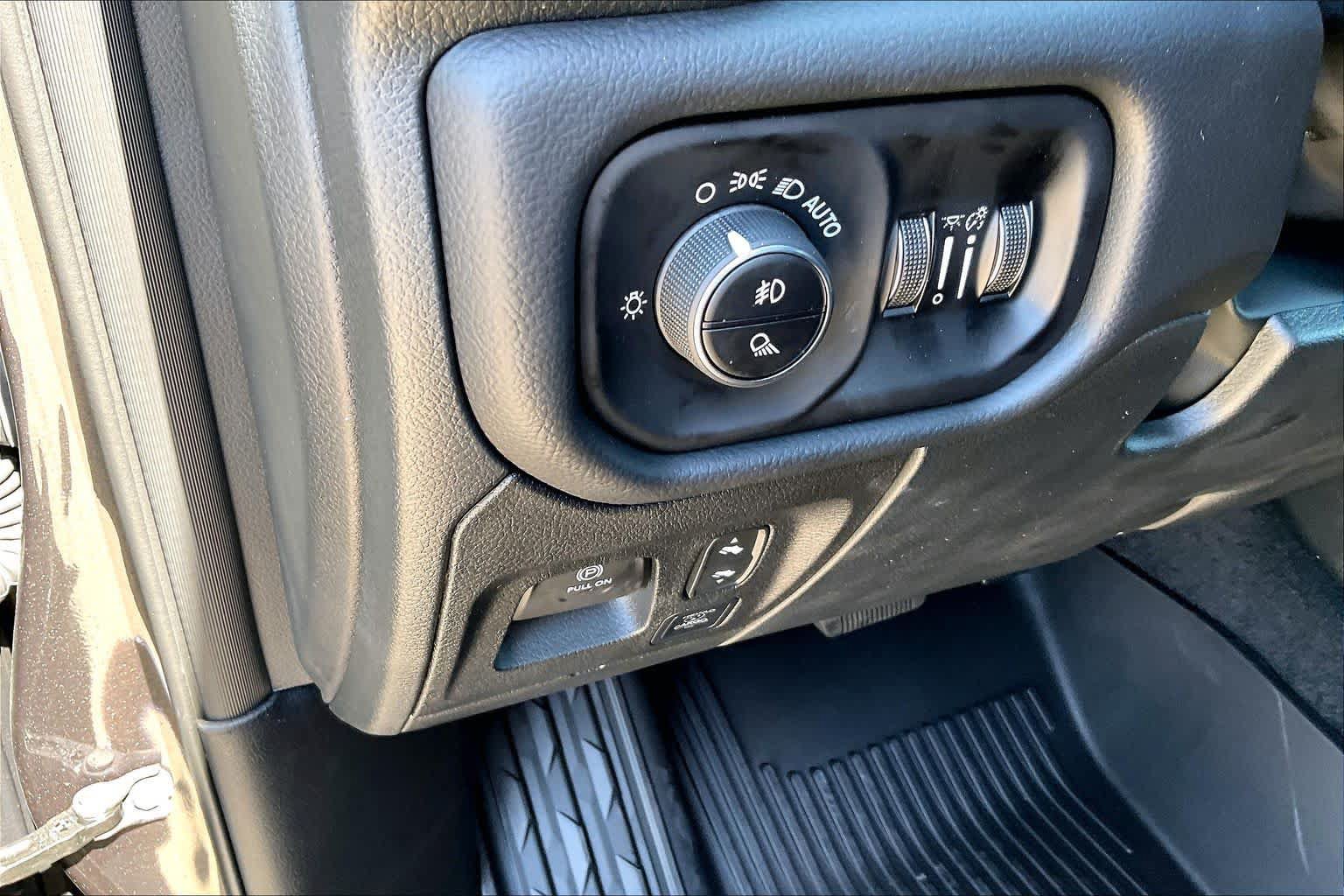 New 2027 RAM 1500 Laramie w/ Bed Utility Group AWD/4WD image 18