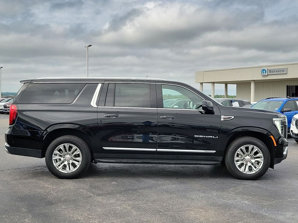 Used 2025 GMC Yukon XL Denali AWD/4WD image 6