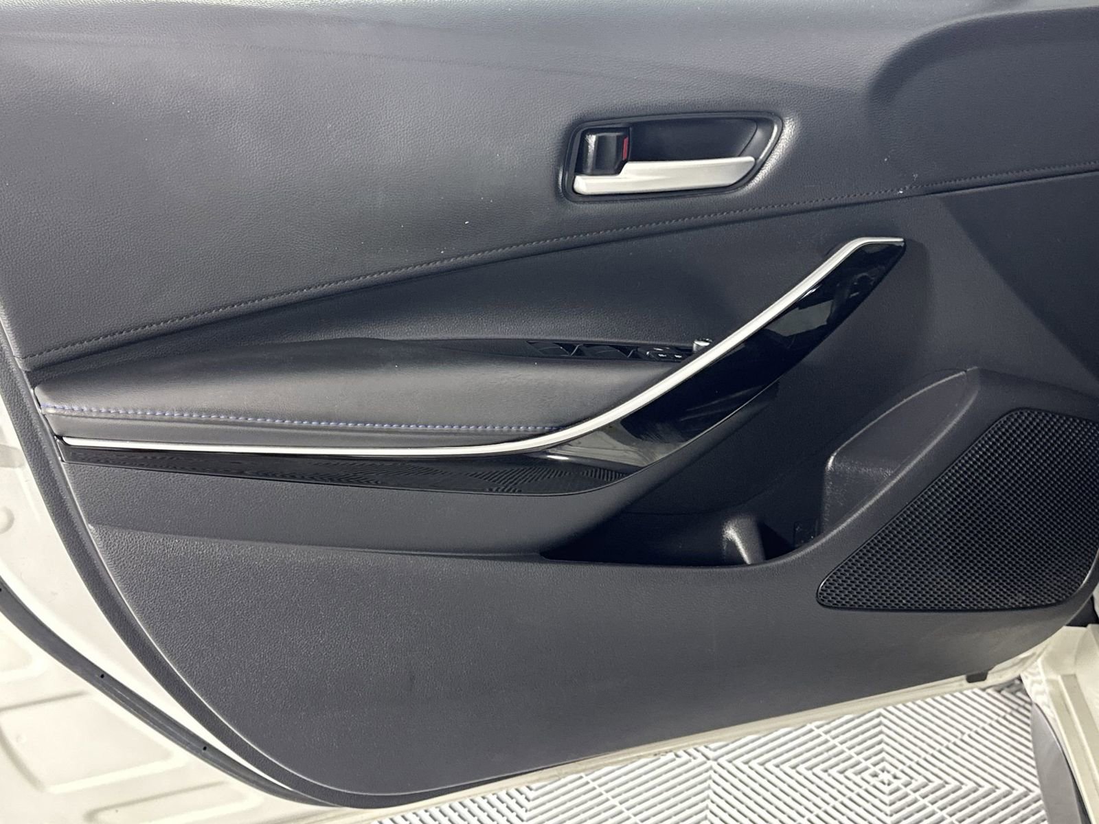 Used 2020 Toyota Corolla XSE FWD image 29
