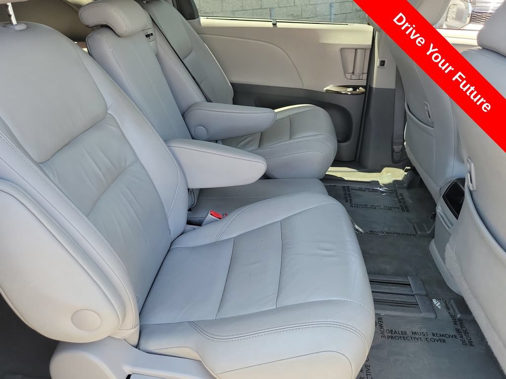 Used 2017 Toyota Sienna XLE w/ XLE Navigation Package FWD image 24