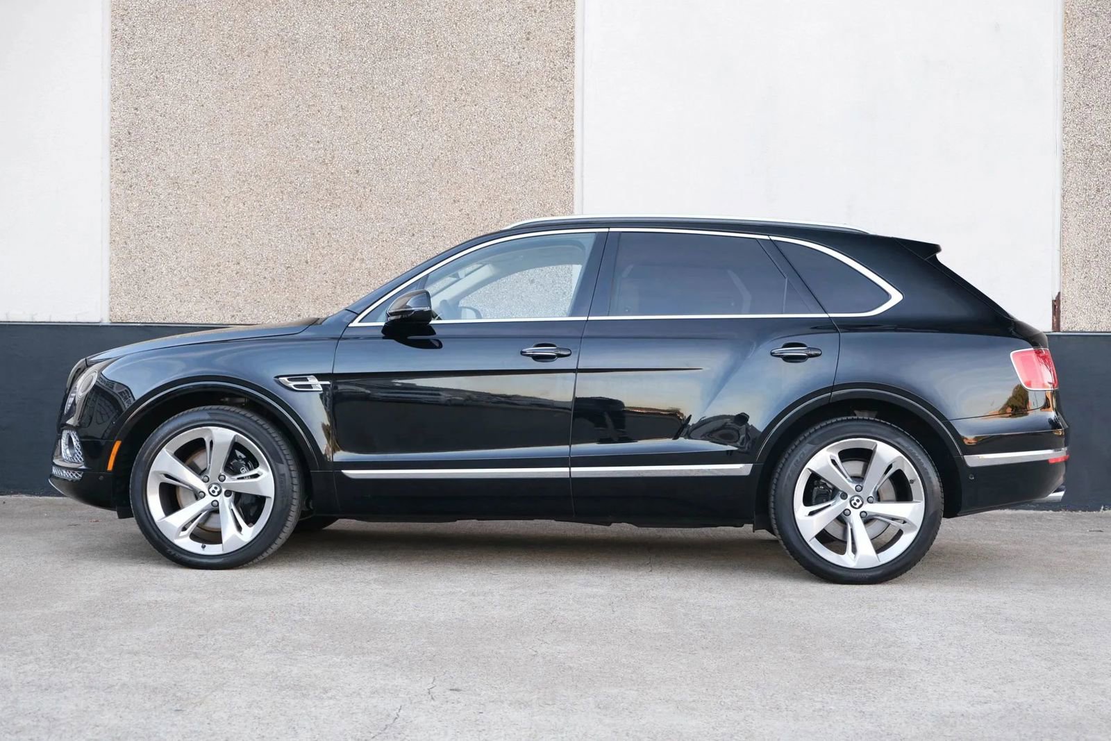 Used 2018 Bentley Bentayga image 6