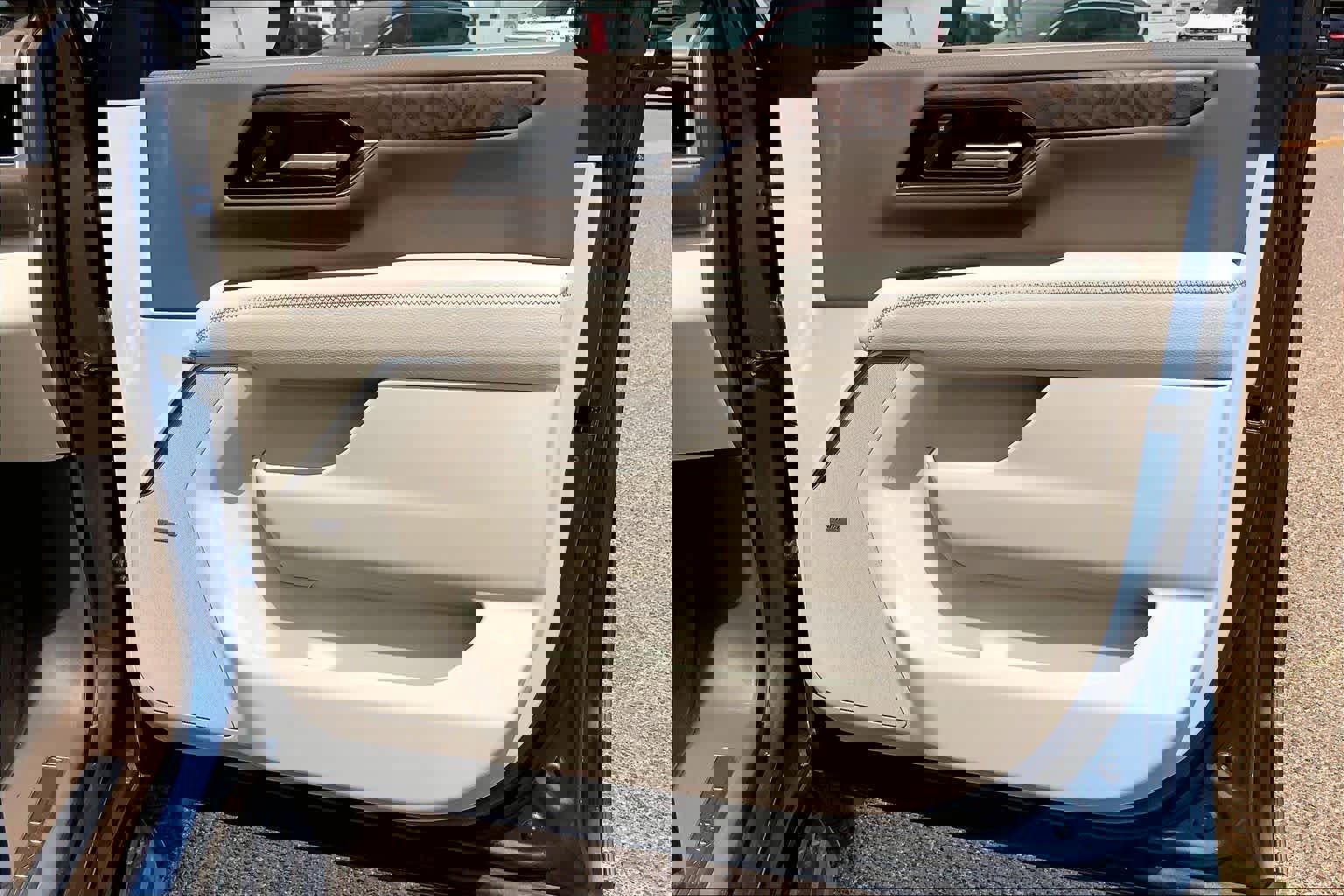 Used 2025 GMC Yukon XL Denali w/ LPO, Floor Liner Package image 23