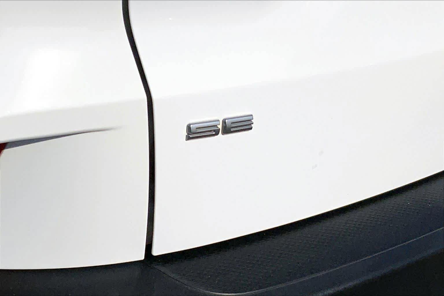 Certified 2022 Ford Escape SE w/ SE Sport Appearance Package FWD image 10