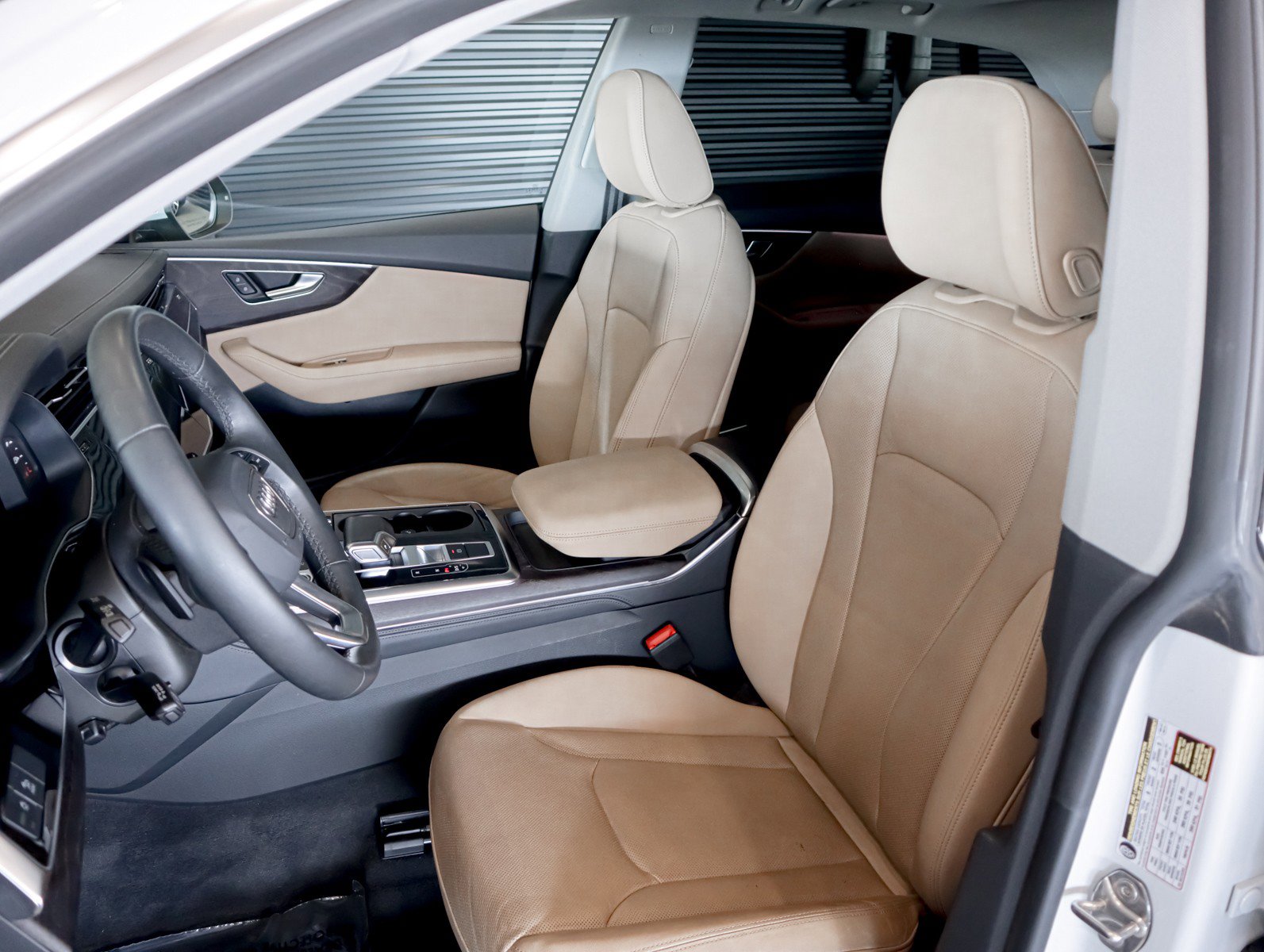 Used 2023 Audi Q8 Premium Plus w/ Premium Plus Package image 8