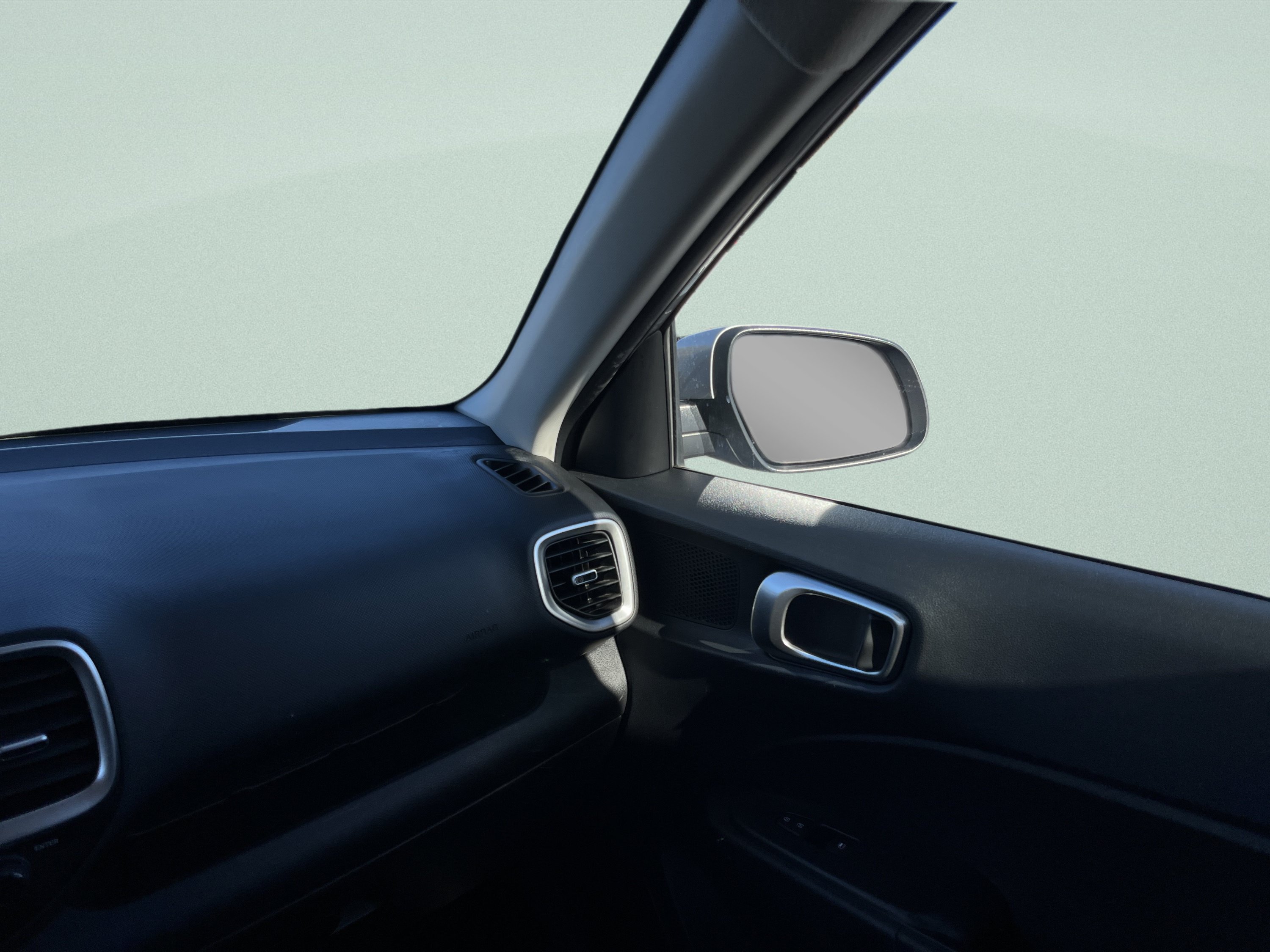 Used 2025 Hyundai Venue SEL FWD image 28