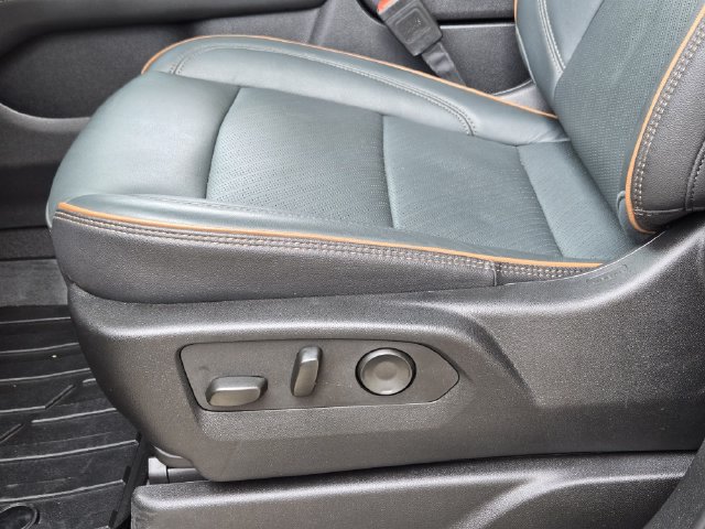 Used 2025 GMC Yukon AT4 w/ AT4 Premium Package AWD/4WD image 27