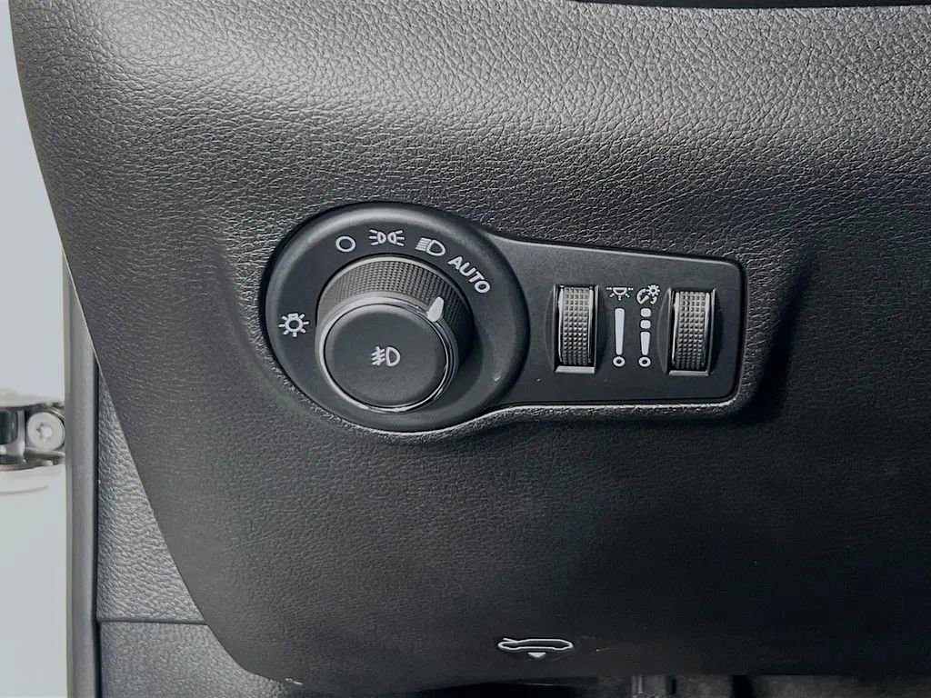 Used 2025 Jeep Compass Limited AWD/4WD image 11