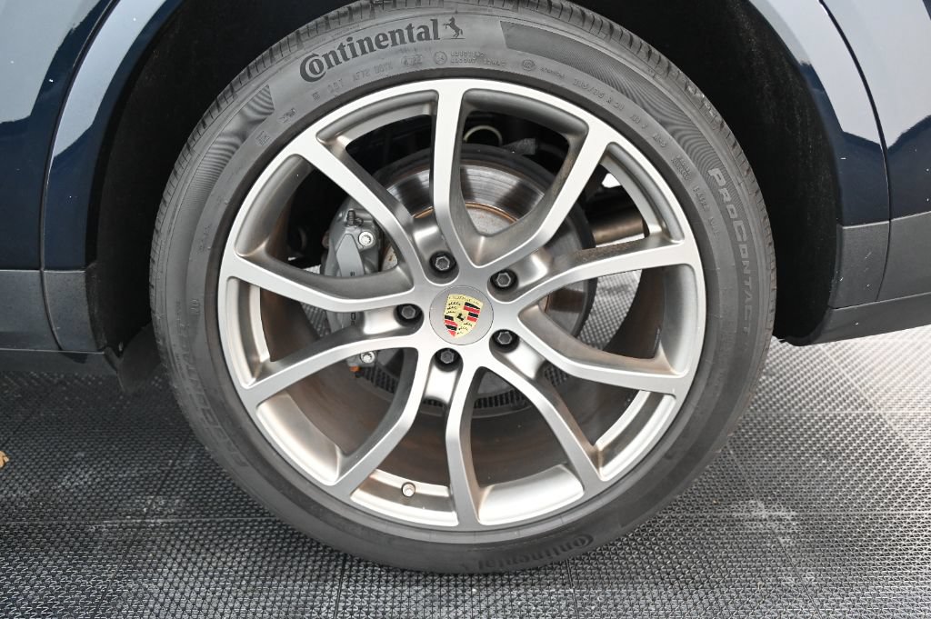 Used 2023 Porsche Cayenne S Platinum AWD/4WD image 48