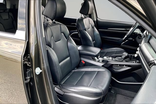 Used 2025 Kia Telluride S AWD/4WD image 29