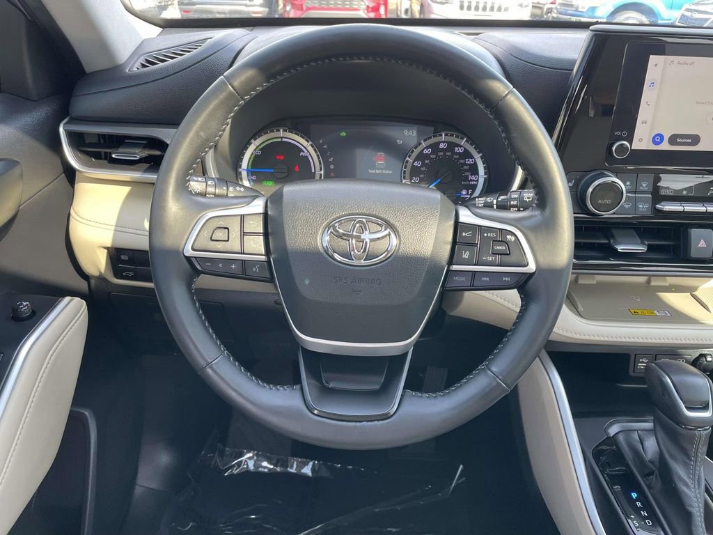 Used 2023 Toyota Highlander XLE image 25