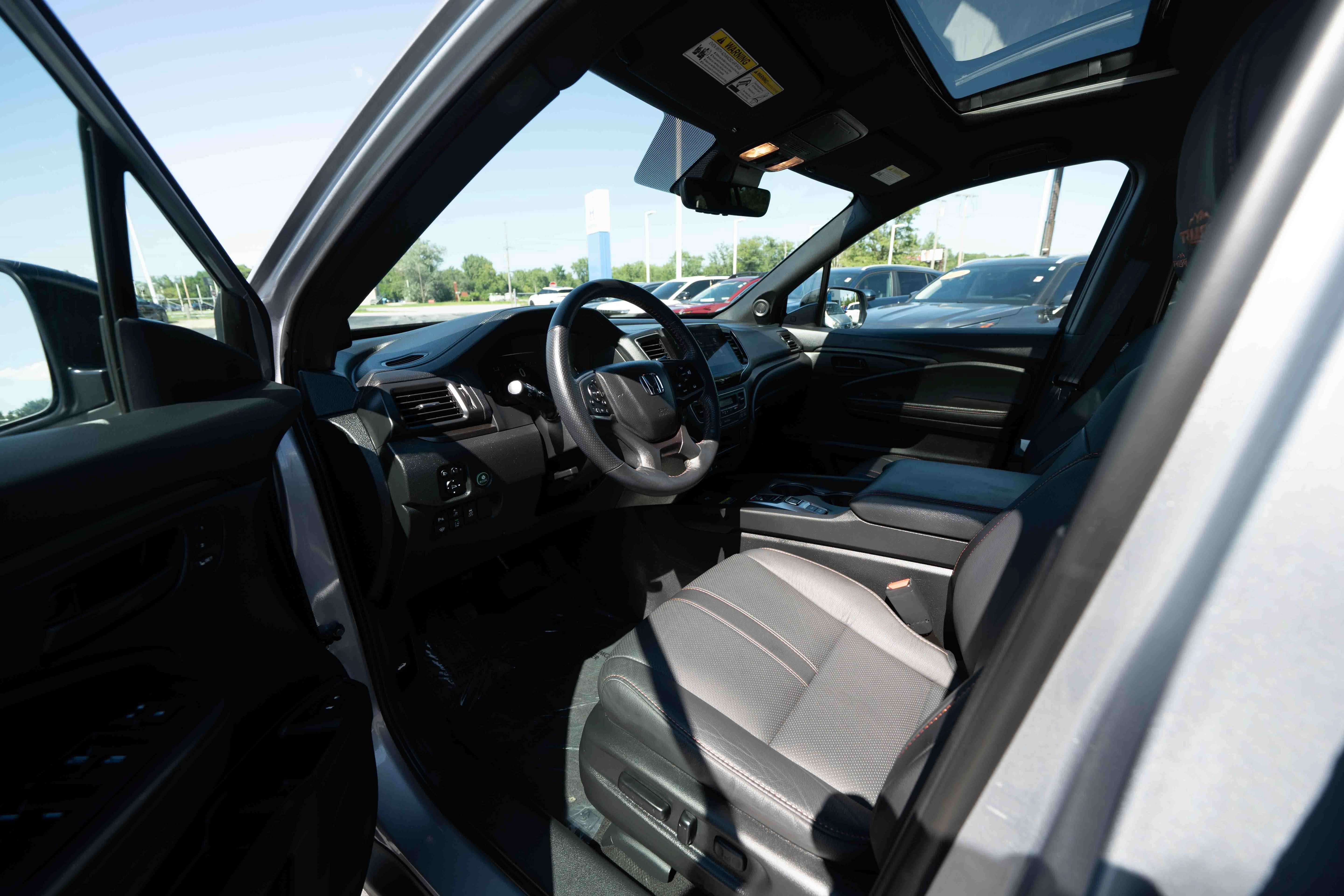 Certified 2025 Honda Passport TrailSport image 8