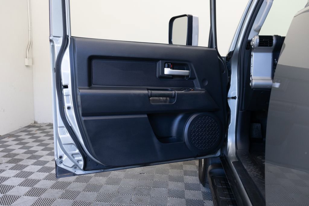 Used 2011 Toyota FJ Cruiser 4WD w/ Convenience Pkg image 16