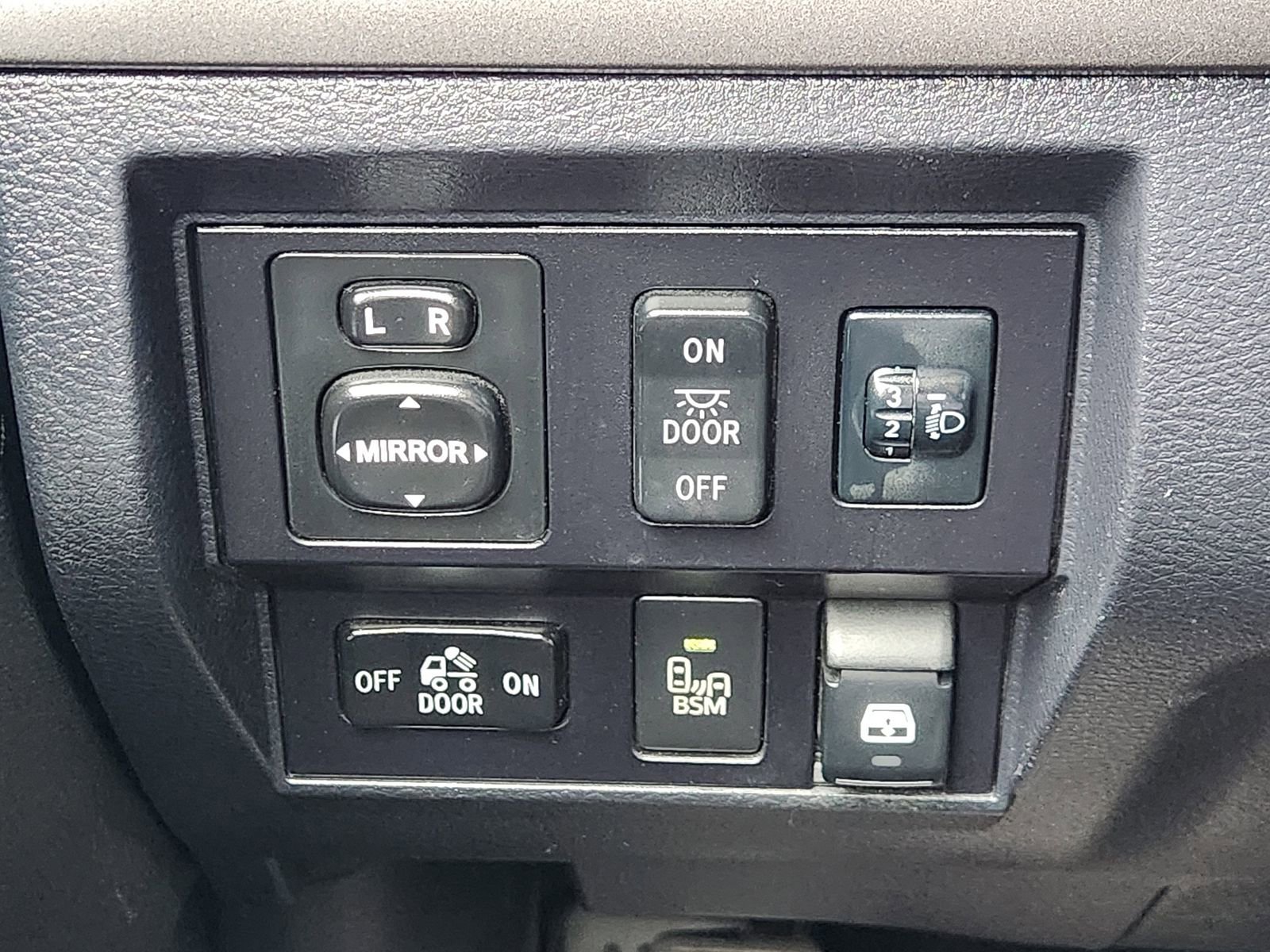 Used 2017 Toyota Tundra SR5 AWD/4WD image 27