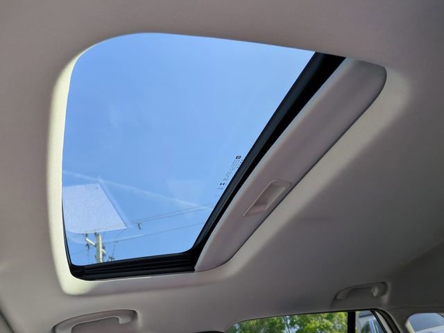 Certified 2024 Chevrolet Trax LT w/ Sunroof Package image 22