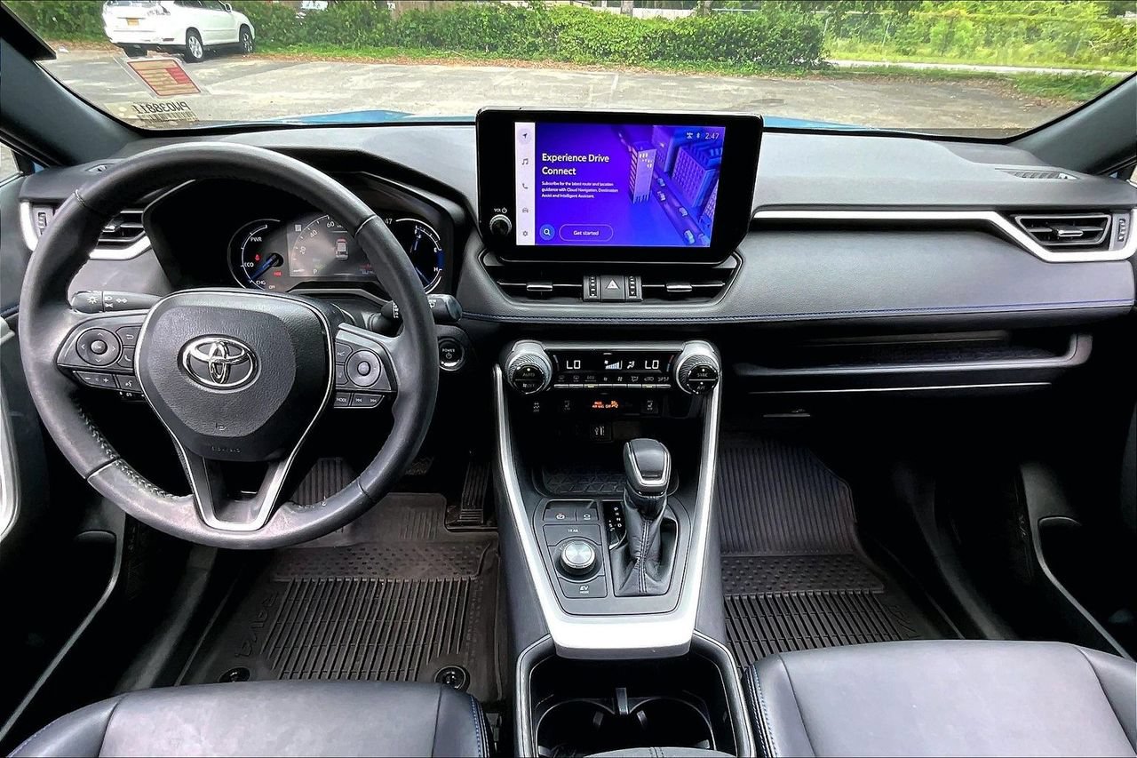 Used 2023 Toyota RAV4 XSE AWD/4WD image 7