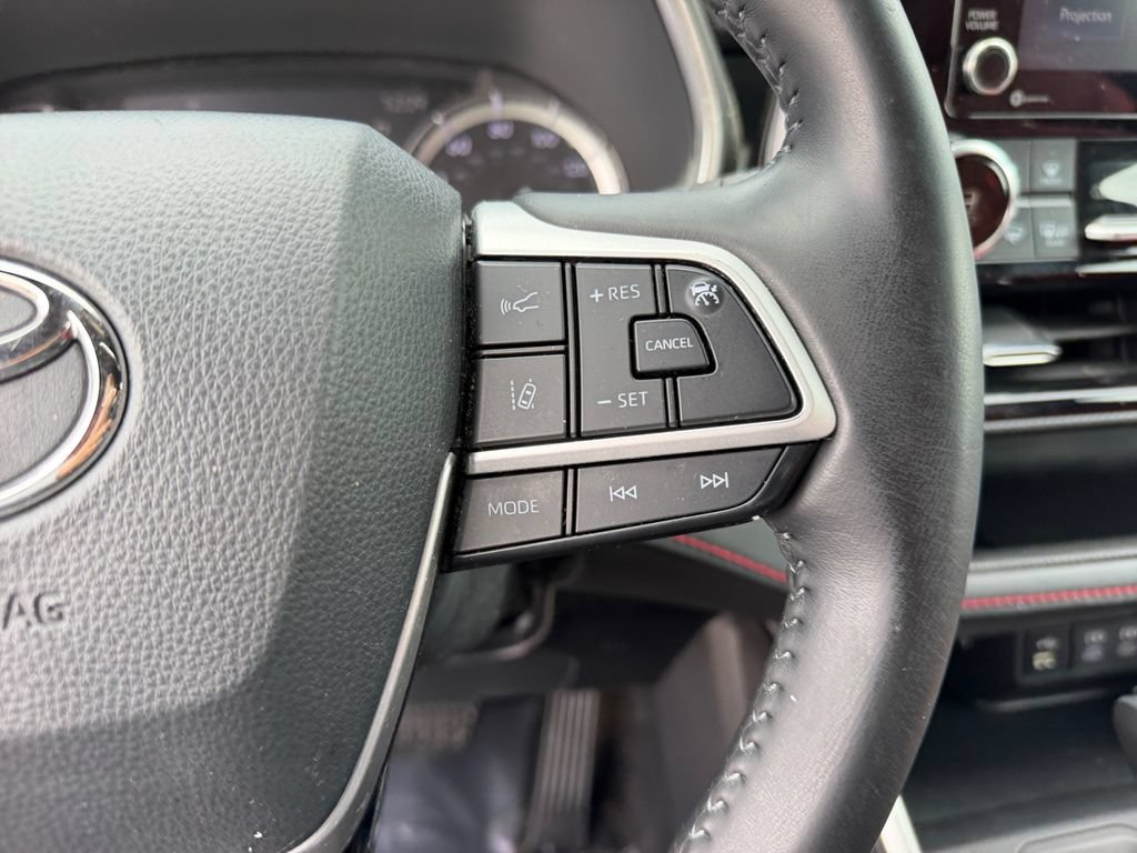 Used 2022 Toyota Highlander XSE AWD/4WD image 19