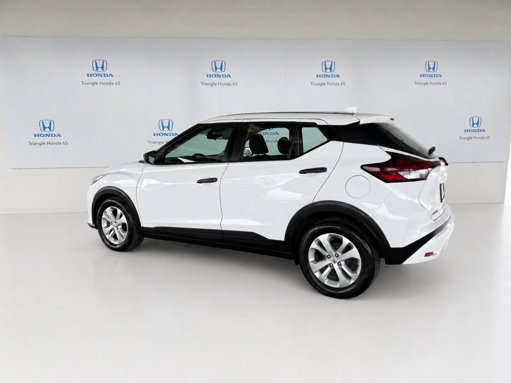 Used 2022 Nissan Kicks S FWD image 4