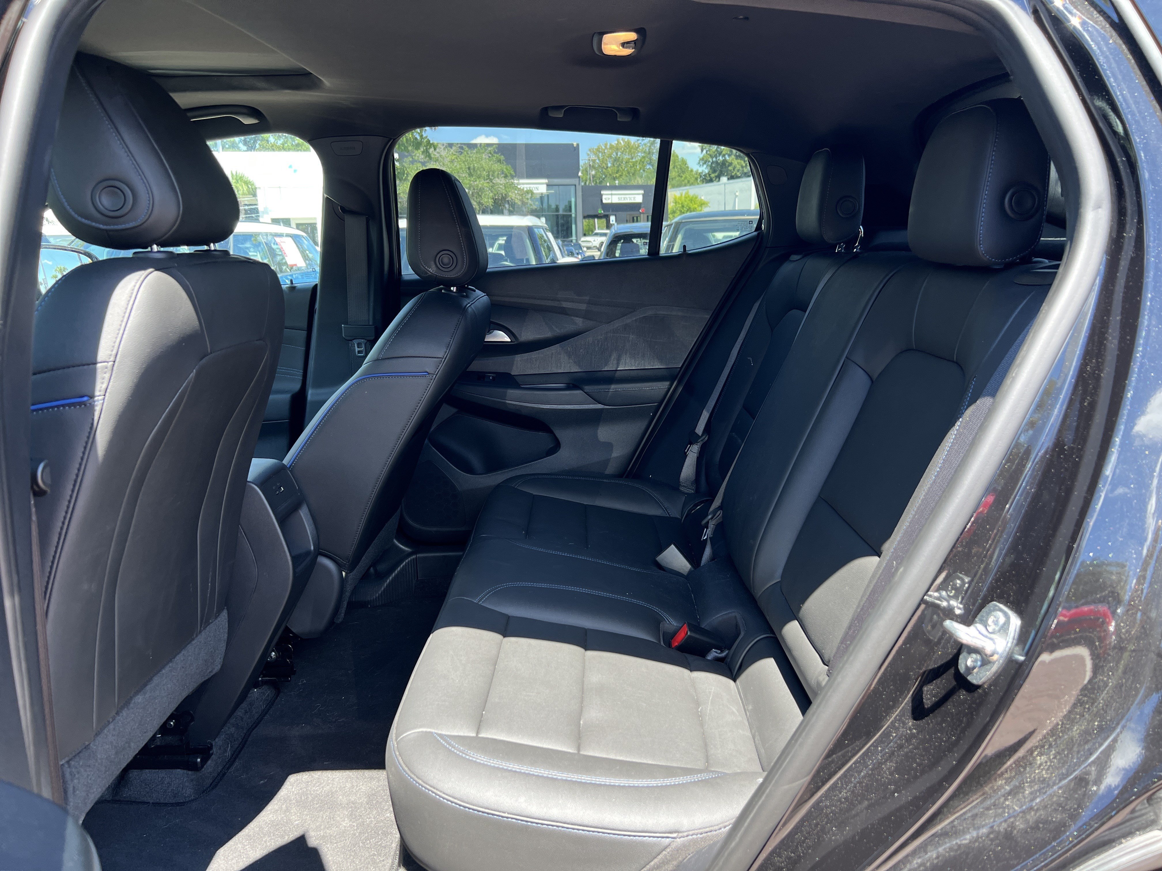 Used 2025 Buick Envista Sport Touring w/ Convenience II Package FWD image 30