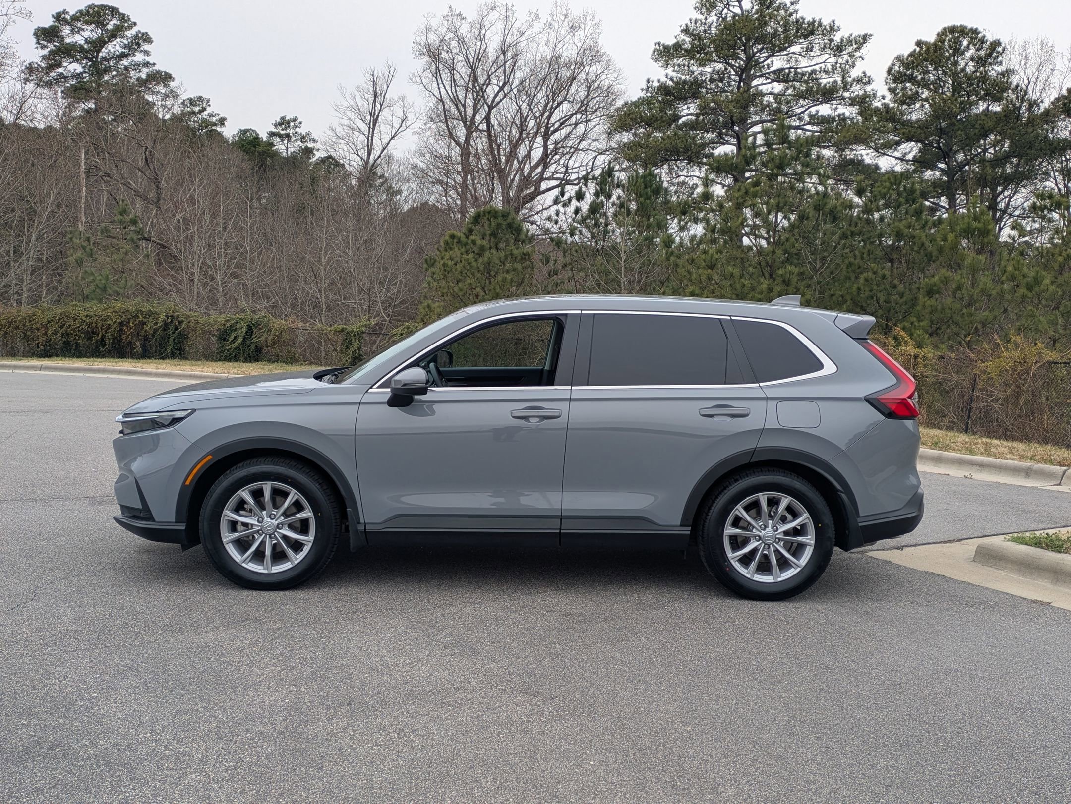 Used 2025 Honda CR-V EX-L image 8