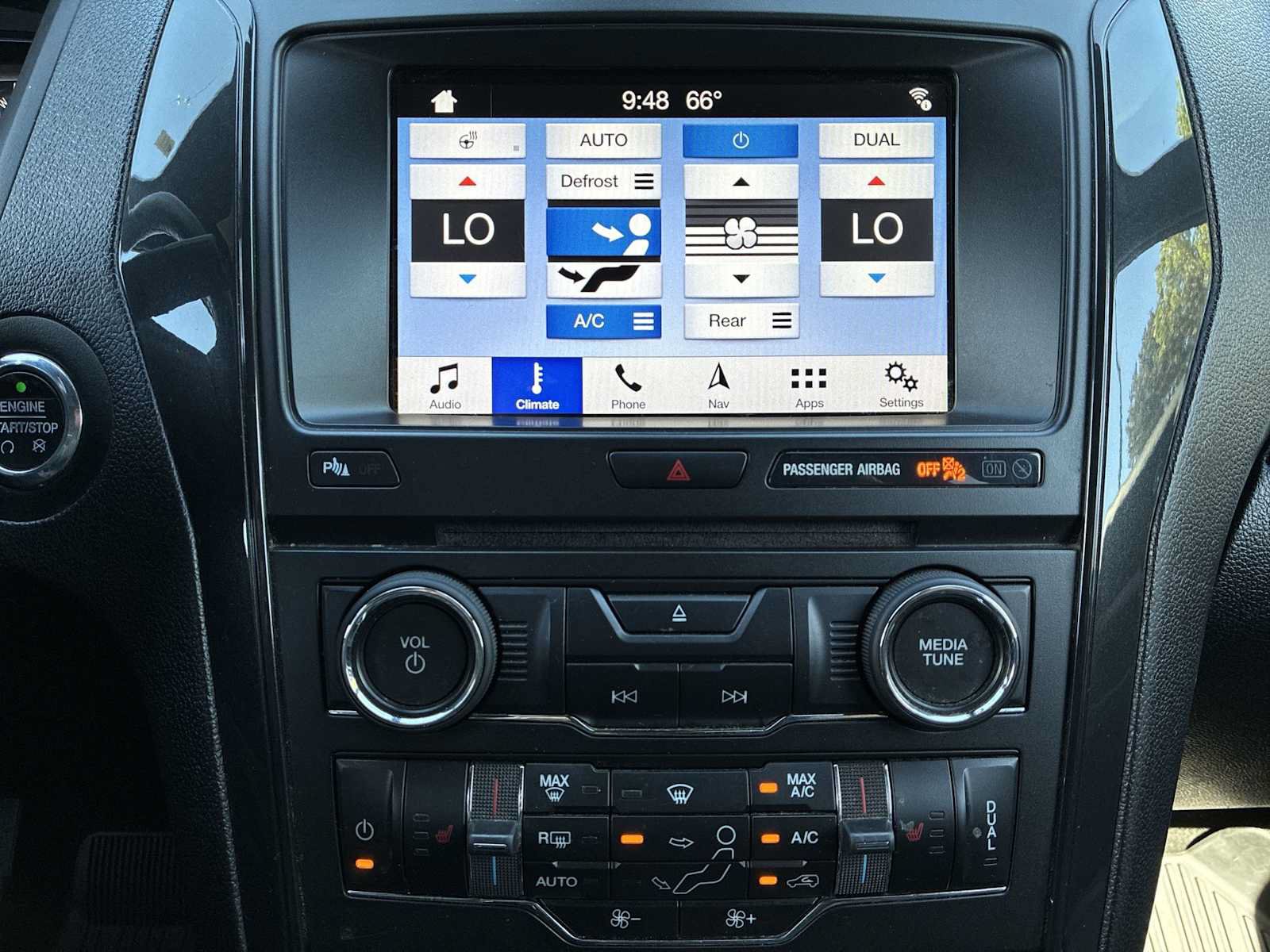Used 2018 Ford Explorer XLT w/ Equipment Group 202A AWD/4WD image 17