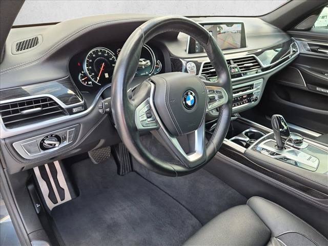Used 2017 BMW 740i RWD image 10
